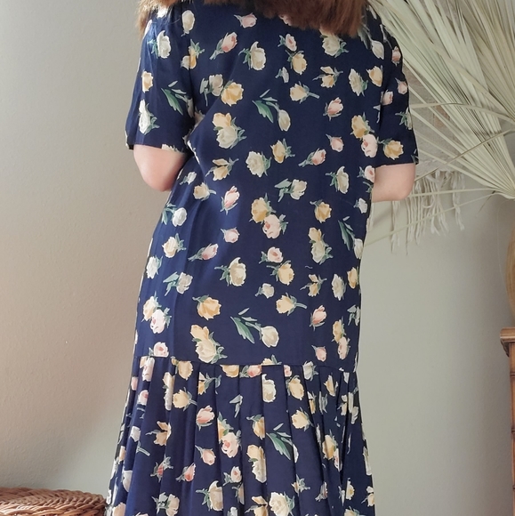 Vintage Floral Shift Dress - Picture 7 of 12